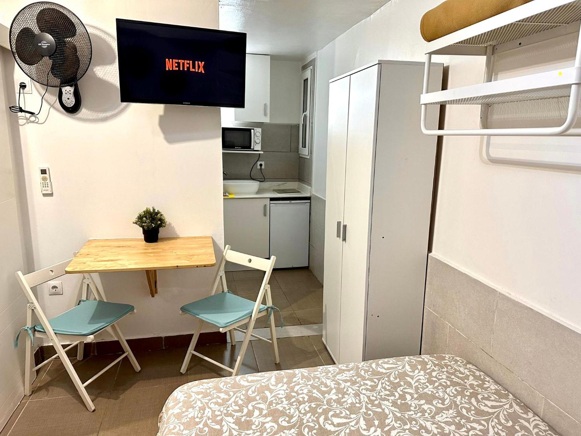 Nice Apartment In Barcelona By Perita Next Metro St T1 Exterior photo